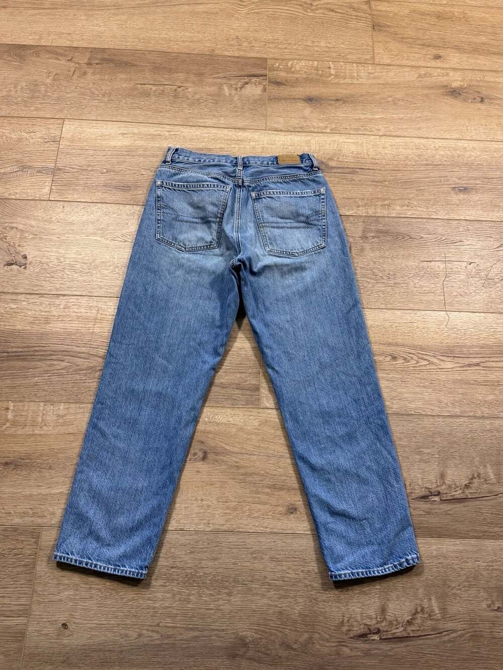 American Eagle 90s Boyfriend Button Fly Jeans Size 2 Light Wash Denim - Picture 10 of 11